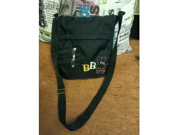 شنط يد للبيع بحالة ممتازة جدا اى واحده منهم ب 100 ج بس