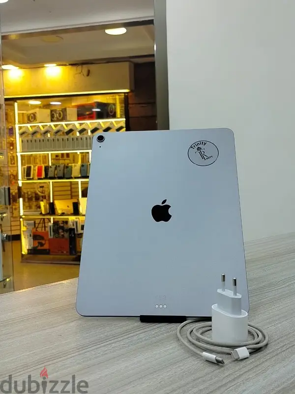 آيباد اير M3 13 بوصة 128 جيجابايت واي فاي مستعمل بحالة ممتازة