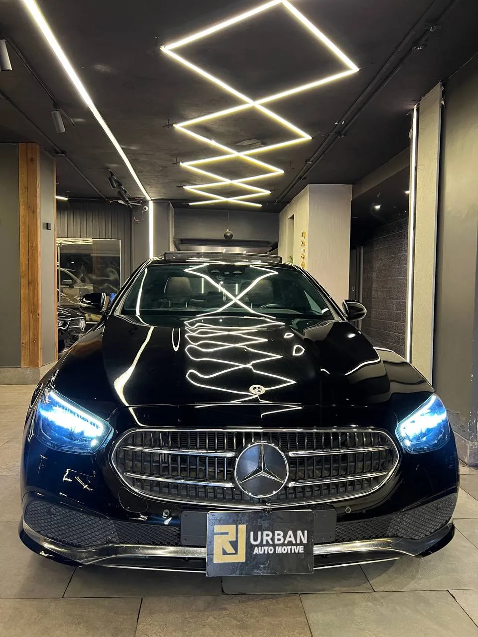 Mercedes Benz E200 AMG 2021 فخامة ألماني بحالة الزيرو 🔥