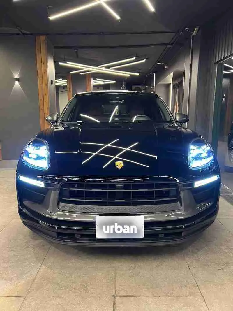 إعلان مميز لسيارة Porsche Macan T الجديدة!
