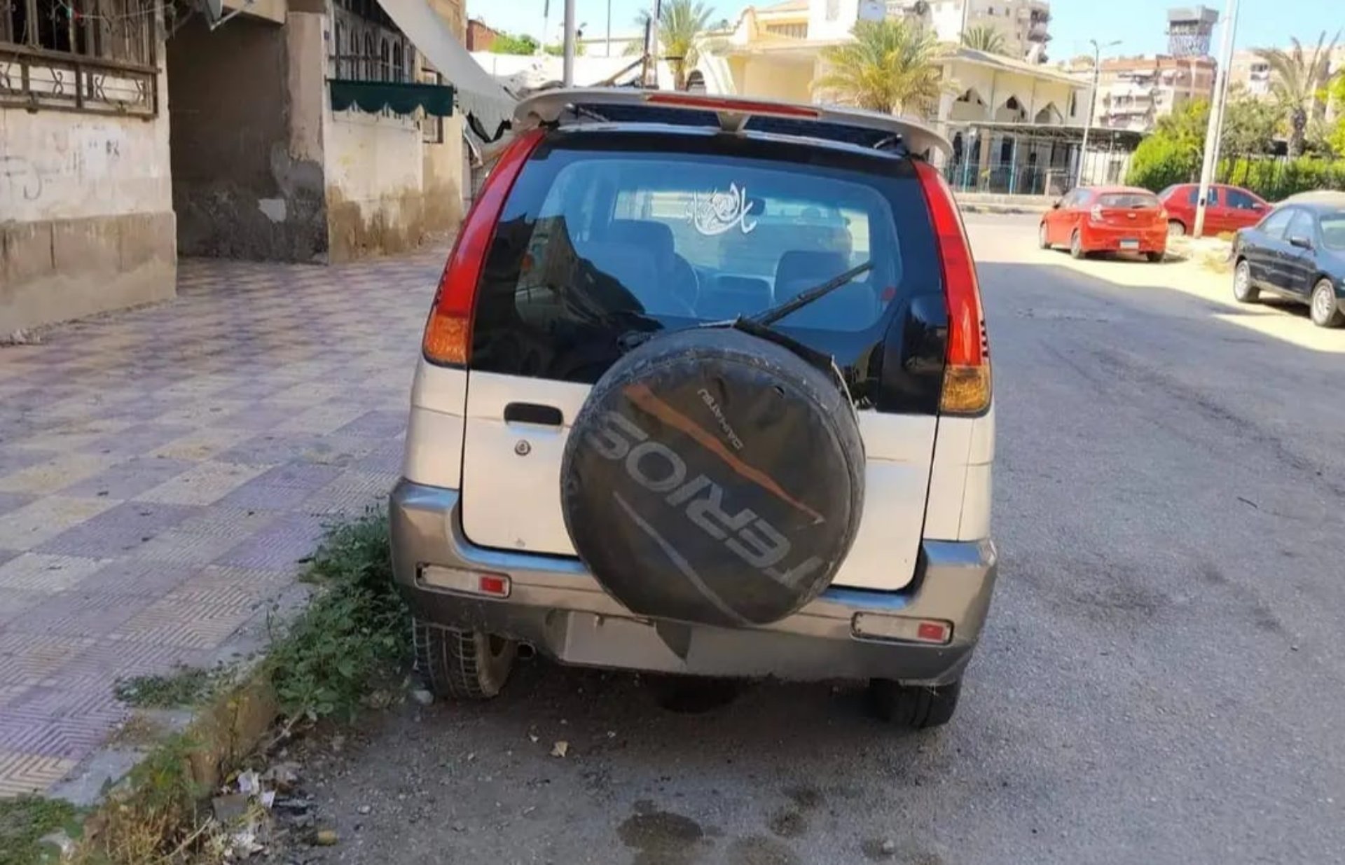 دايهاتسو دايهاتسو تشارادي 2001 أوتوماتيك فضي مستعمل بحالة الجديد