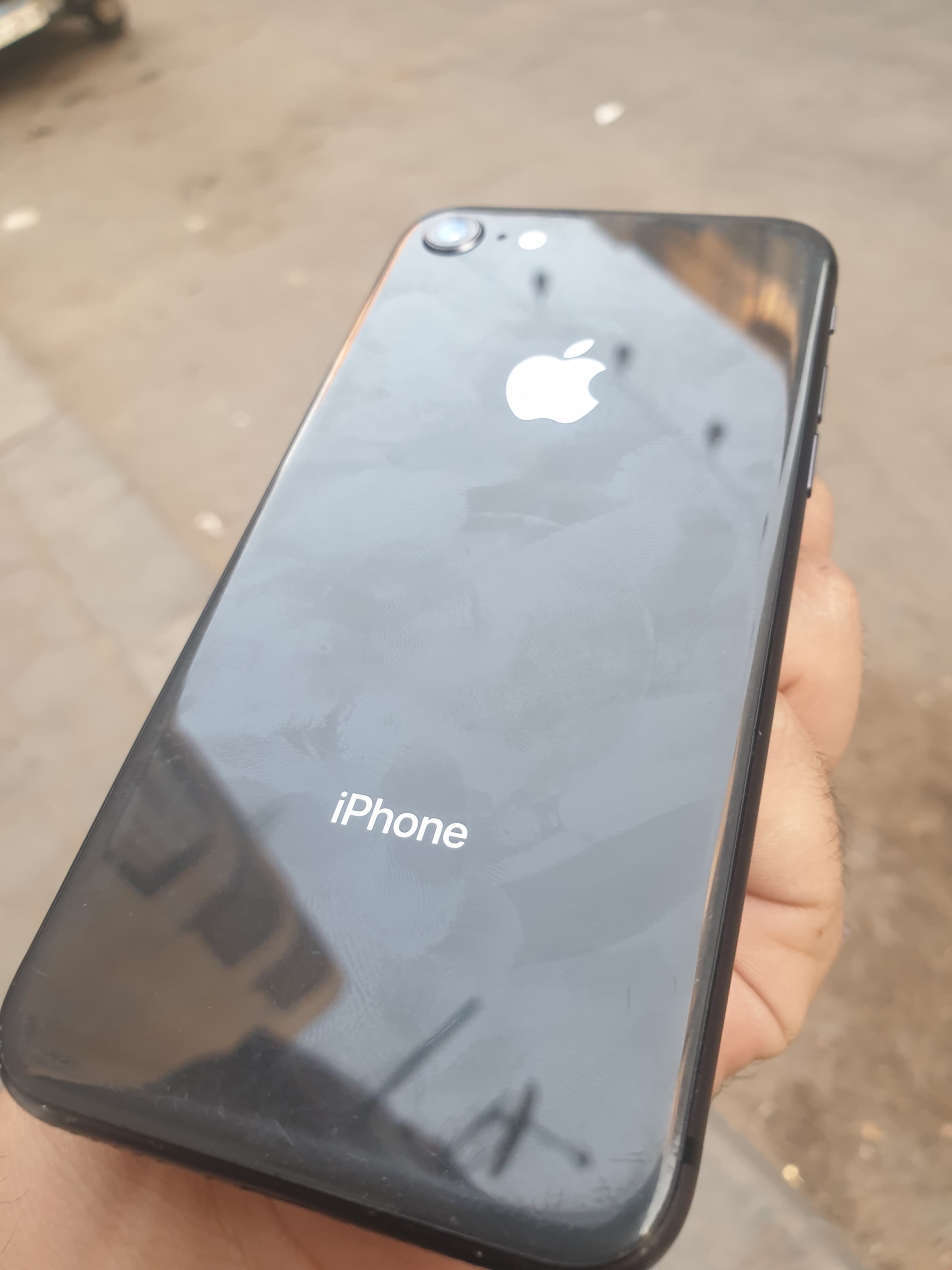 Apple 8 64GB مستعمل كالجديد