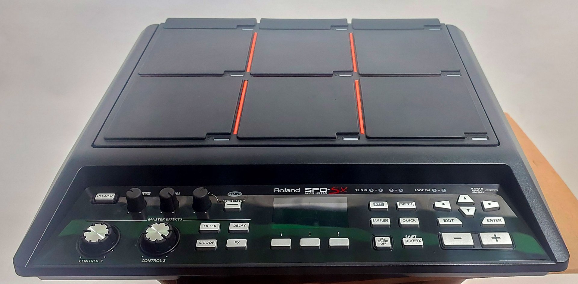 البد الإلكتروني الأشهر عالمياً Roland SPD-SX بالنسخة الخاصة بذاكرة 16 جيجابايت