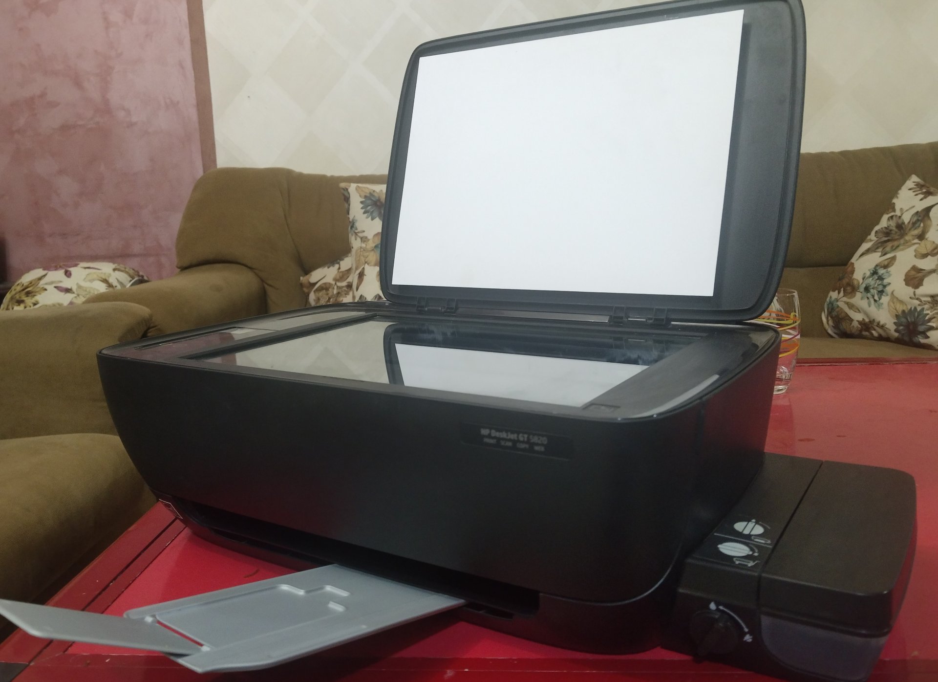 طابعة HP Deskjet GT 5820 ألوان - مستعمل كالجديد - طباعة، مسح ضوئي، نسخ، لاسلكي