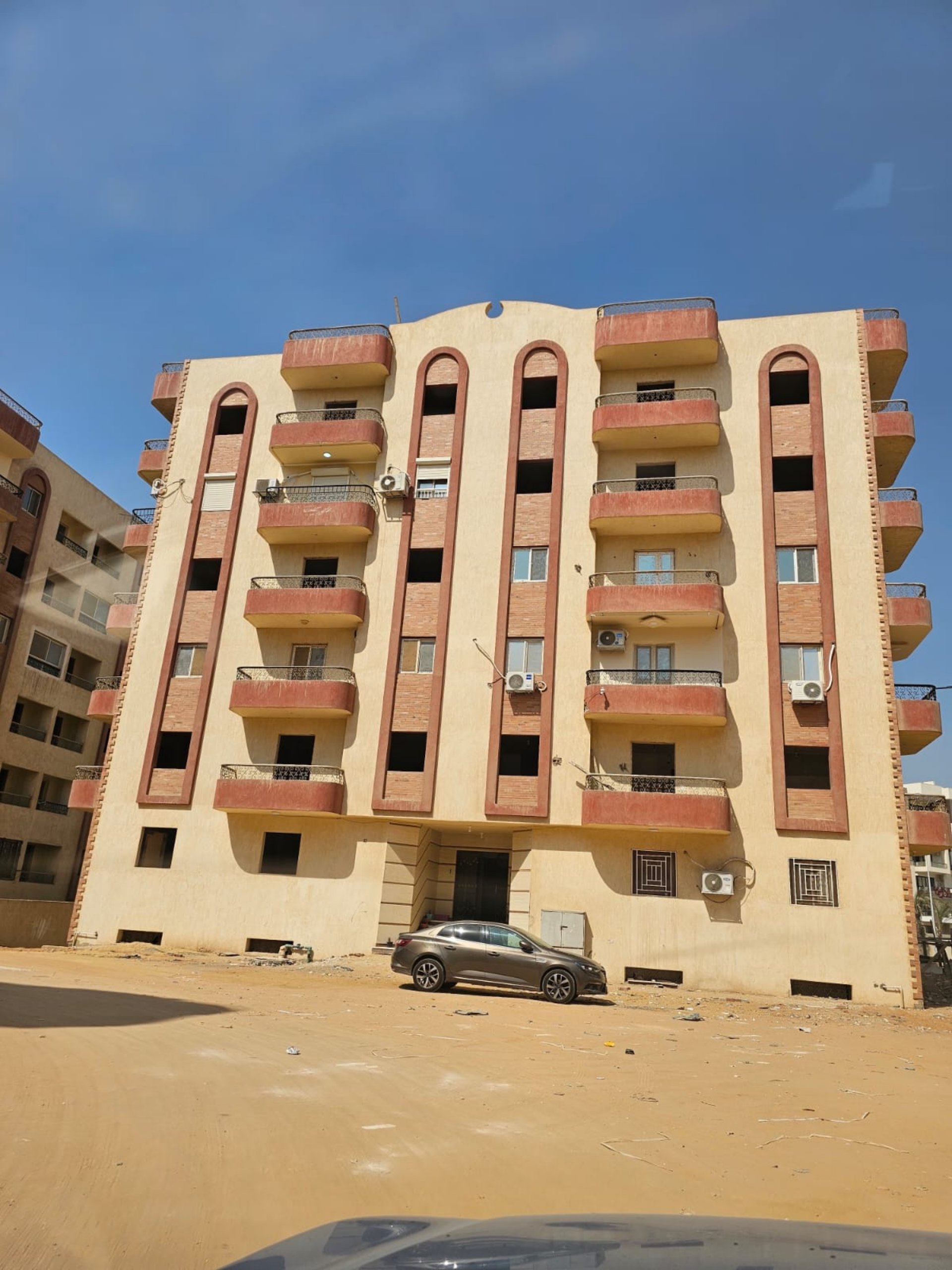 شقق للبيع 3 غرف 150م حدائق أكتوبر نصف تشطيب