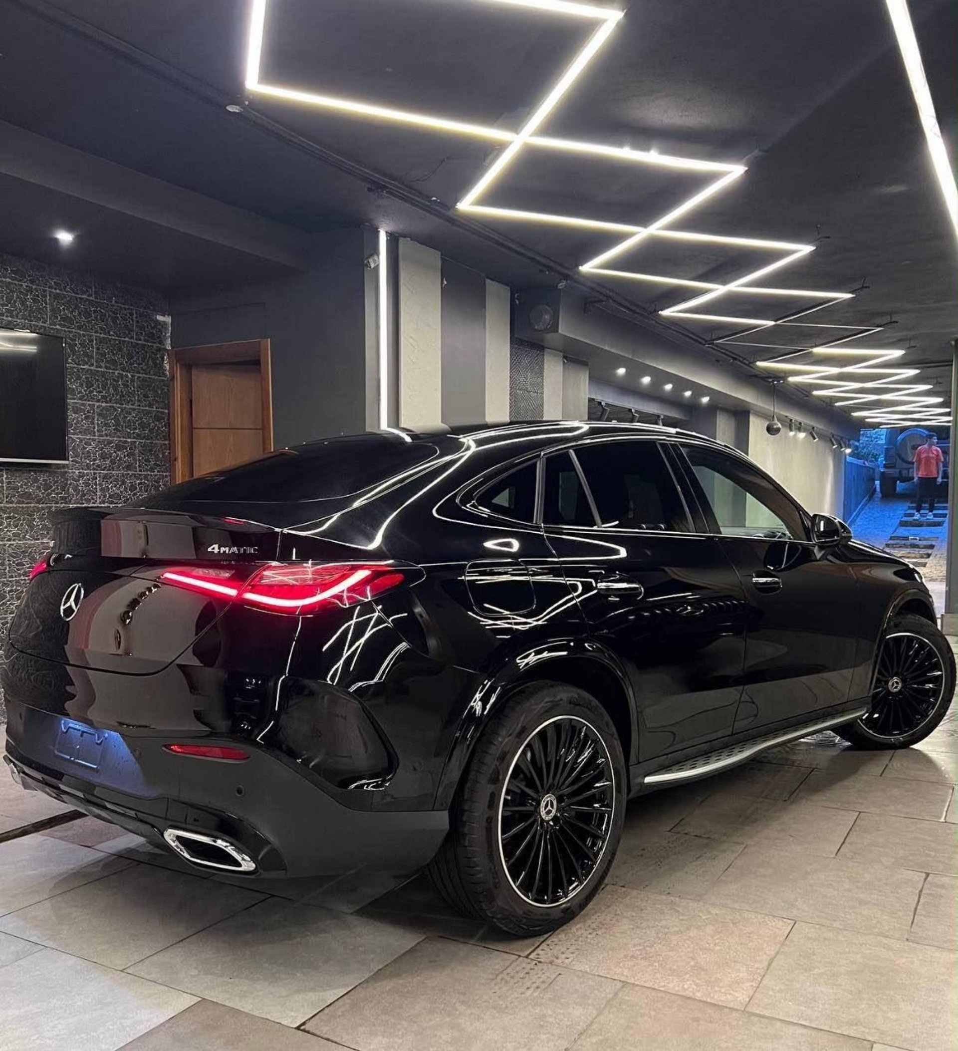 مرسيدس GLC 300 2026 أوتوماتيك أسود مستعمل بحالة الجديد